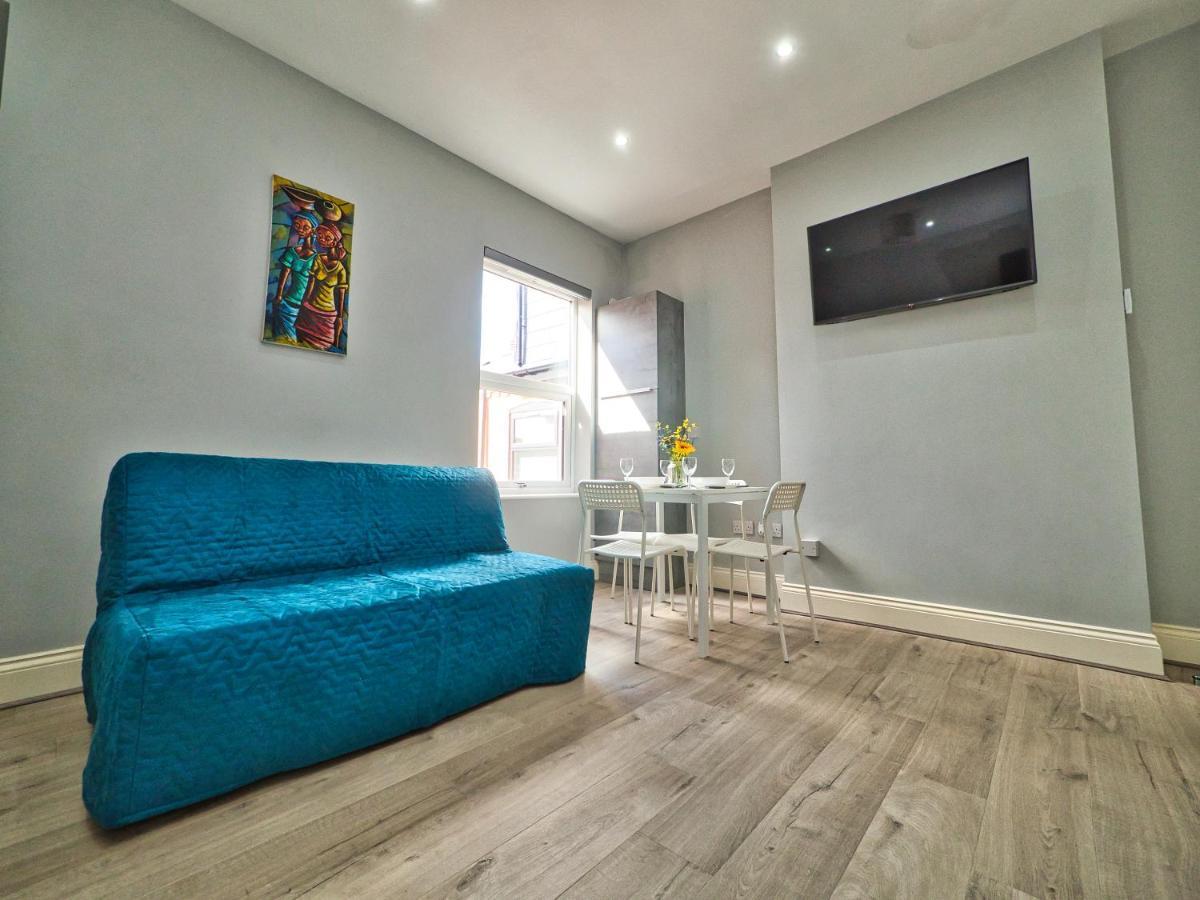 Stunning Property Fully Refurbished Бирмингам Екстериор снимка
