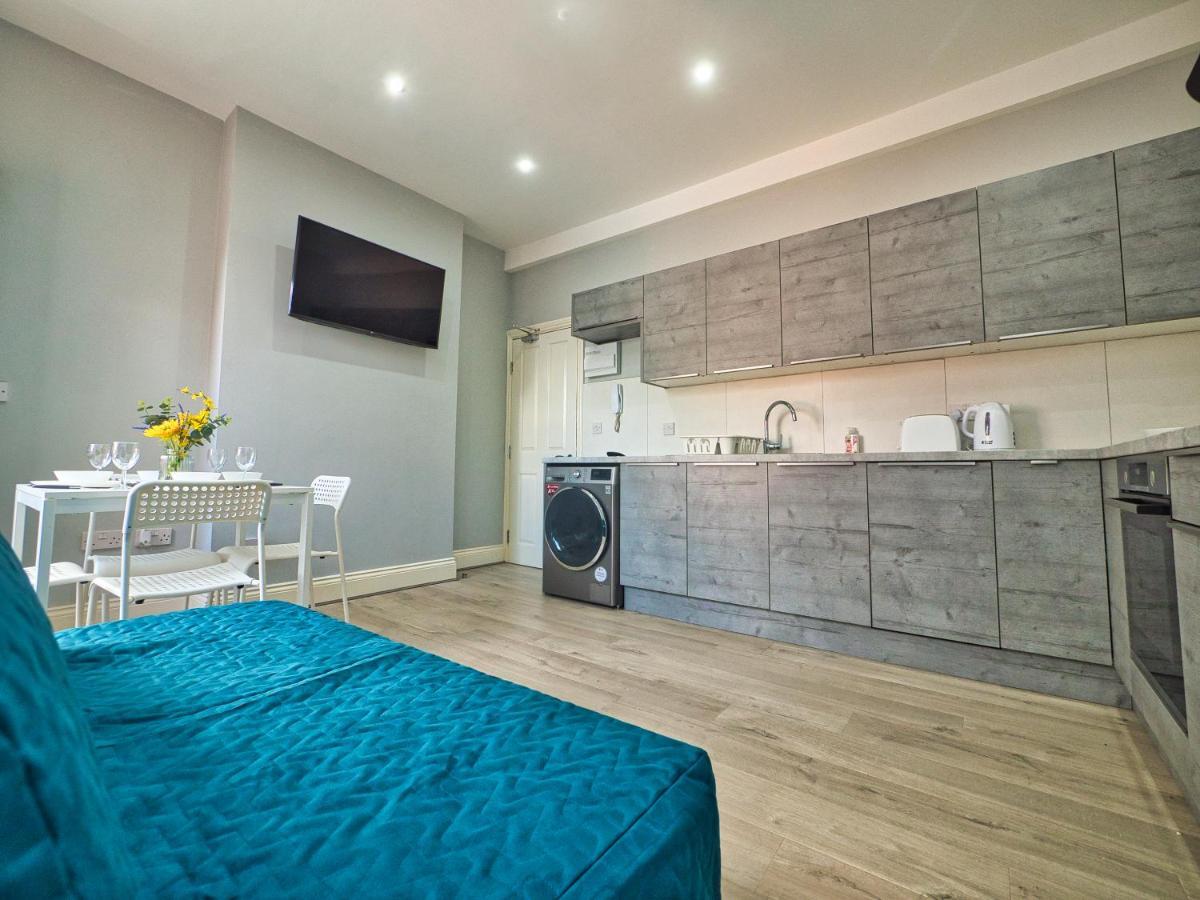 Stunning Property Fully Refurbished Бирмингам Екстериор снимка
