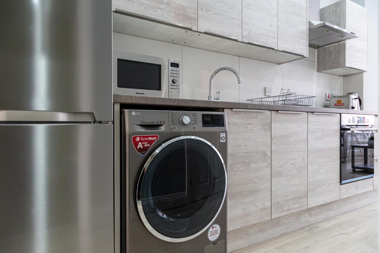 Stunning Property Fully Refurbished Бирмингам Екстериор снимка