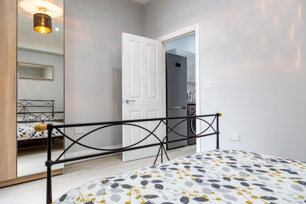 Stunning Property Fully Refurbished Бирмингам Екстериор снимка